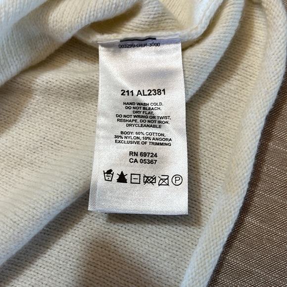 Columbia White crowl neck long sleeve sweater. Size Medium. Pit to pit is 18.5” - Picture 8 of 10